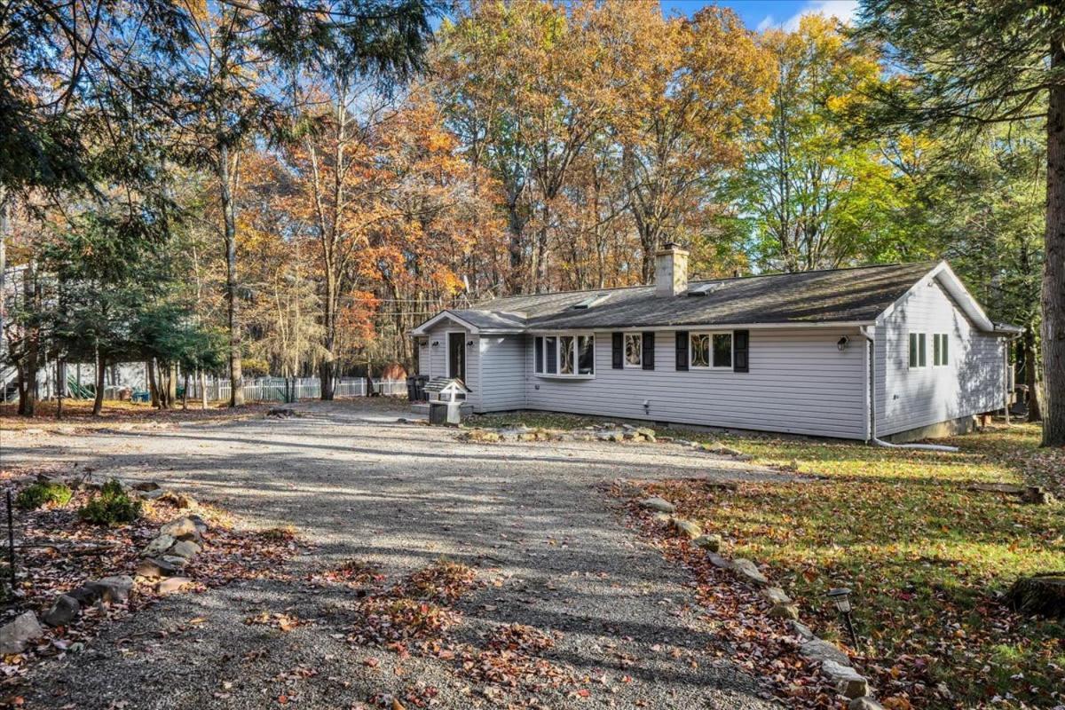Serene Pocono Escape Hot Tub Access Albrightsville